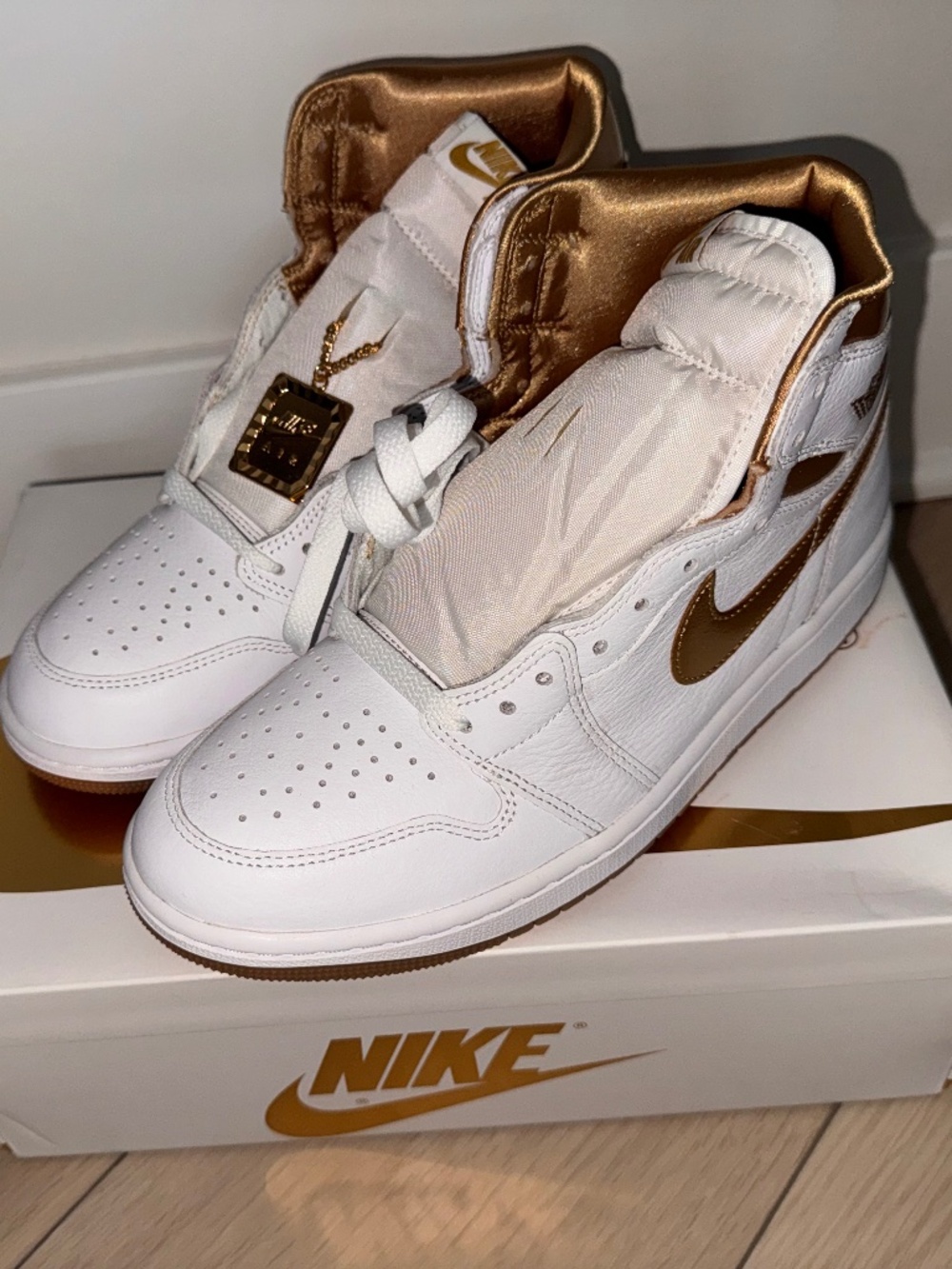NIB Air Jordan 1 Retro High OG "White & Gold" Size 9